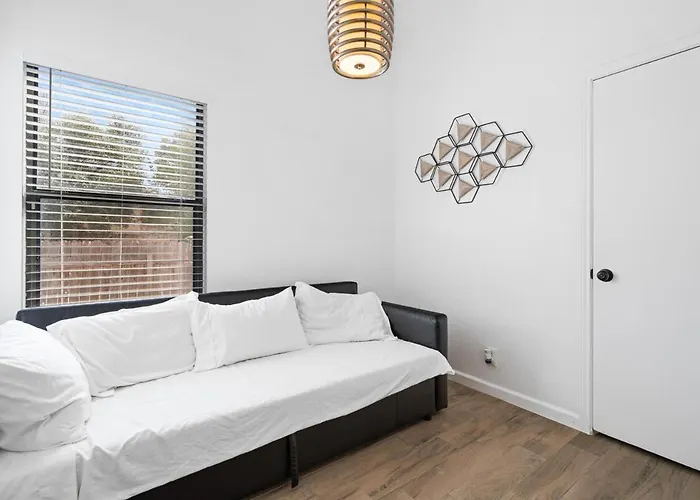 Spacious Family In W Private Yard Holiday home