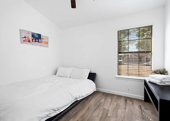 Spacious Family In W Private Yard Holiday home *