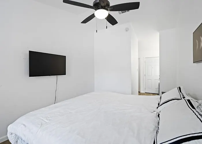 Spacious Family In W Private Yard Holiday home