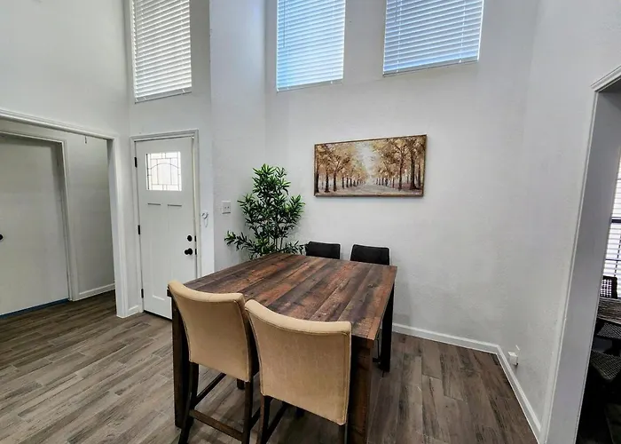 Spacious Family In W Private Yard *