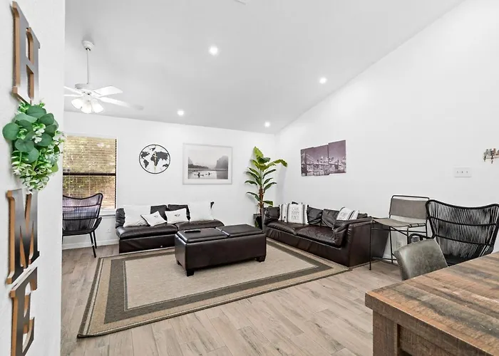 Spacious Family In W Private Yard