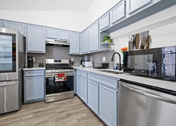 Spacious Family In W Private Yard