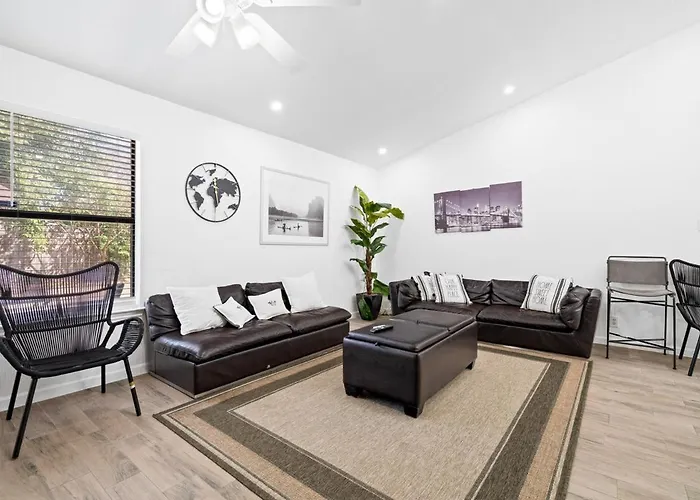 Spacious Family In W Private Yard